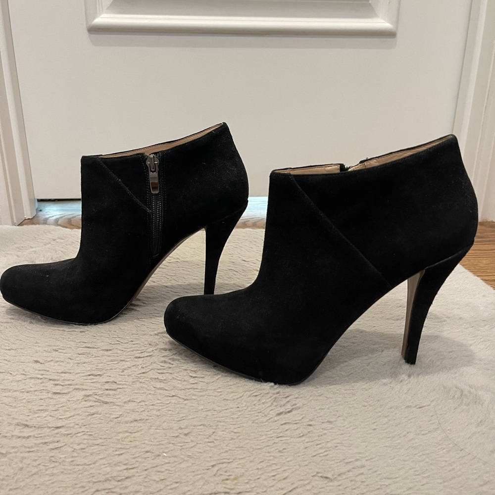 Enzo Angiolini Eayilin/Women’s Black Suede Bootie/Size 8/ USED
